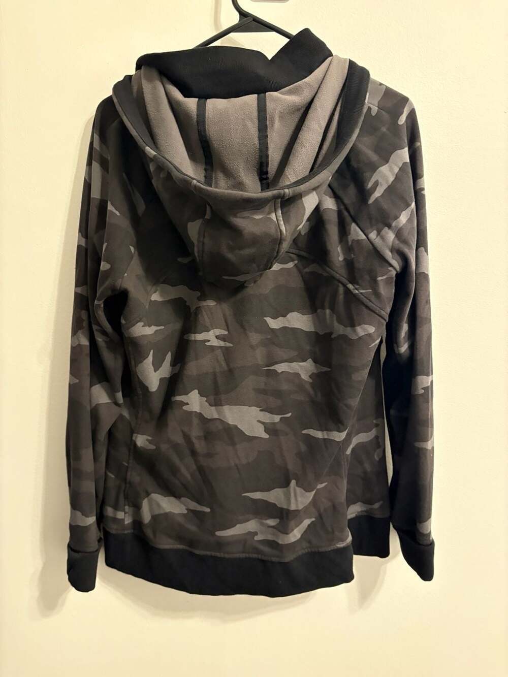 Athleta Triumph Printed Full Zip Hoodie Black Camo Size XL - Picture 2 of 3